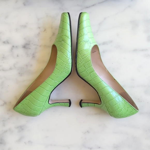 Karen Scott Leather Upper Lime Crocodile Pump with 3" heels. - Picture 4 of 7